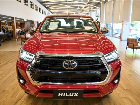 TOYOTA HILUX 2.8 D-4D TURBO DIESEL CD SRX 4X4 AUTOMÁTICO TOYOTA HILUX 2.8 D-4D TURBO DIESEL CD SRX 4X4 AUTOMÁTICO